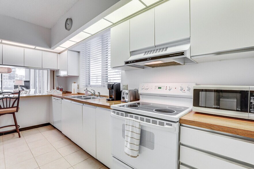 Building Photo - 1109 Gulf of Mexico Dr