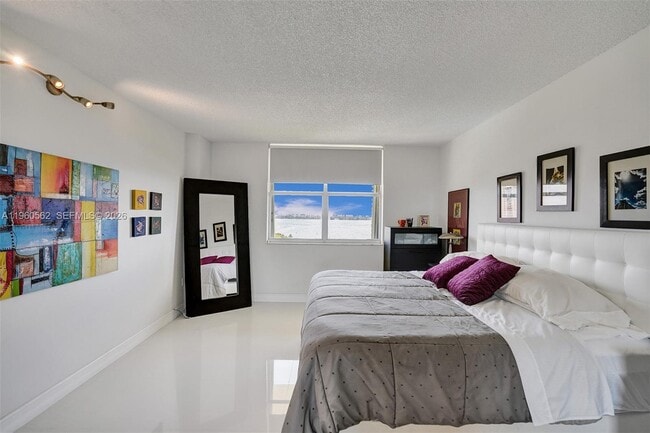 Building Photo - 11111 Biscayne Blvd