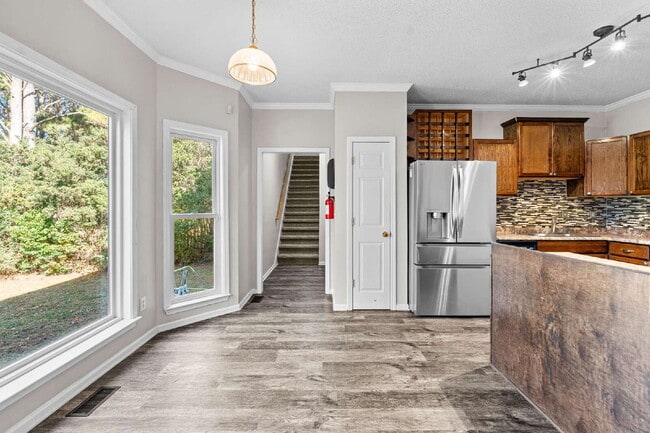 Building Photo - Three Bedroom Rental directly next to Arnall Middle School