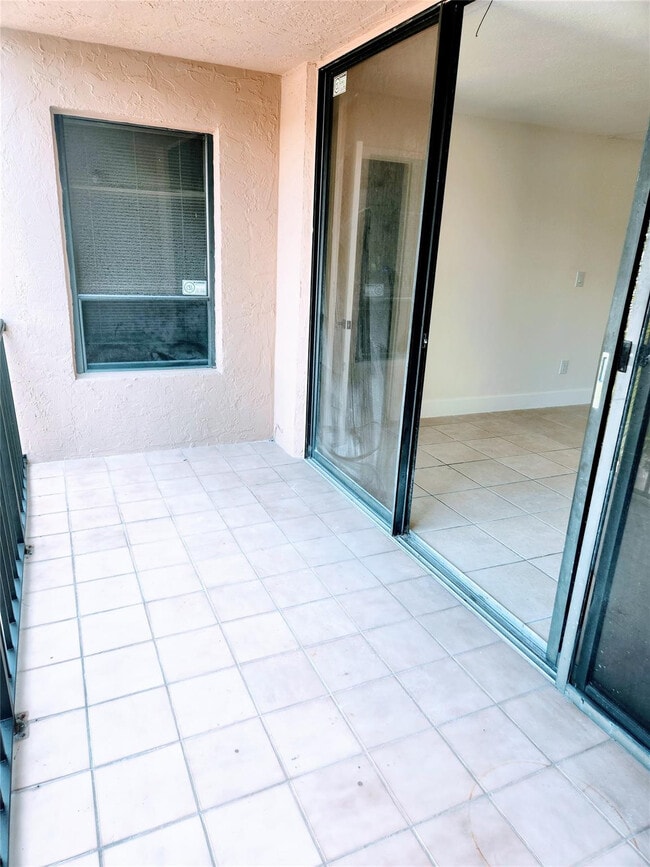 Building Photo - 793 NE 206th St