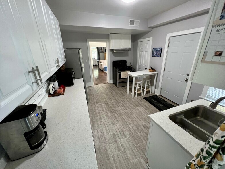 Kitchen - 2714 Polk St NE