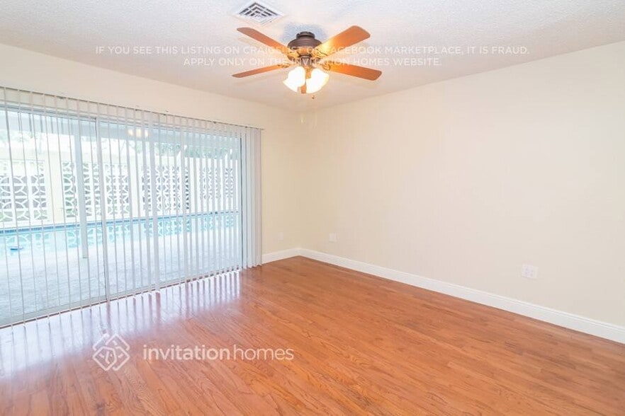 Building Photo - 1384 SW 14th Ave