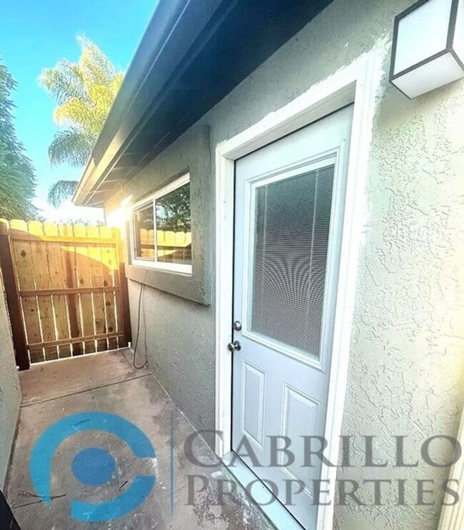 Building Photo - 1580 Parrot St