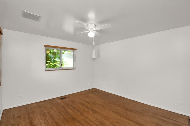 Building Photo - A Gardners Dream 2 Bed 1 Bath Home in Amazing SLC Location! Available NOW!