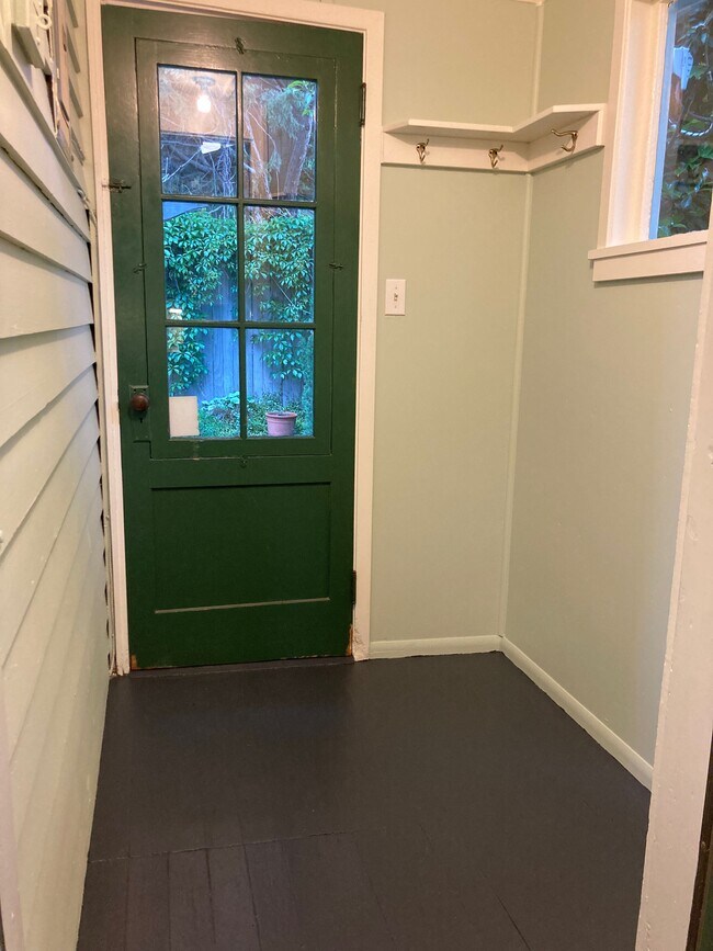 Building Photo - 306 NE 44th ST