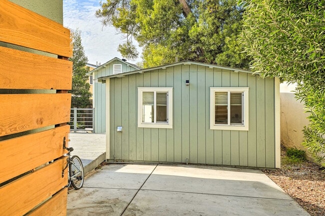 Building Photo - 2715 MacArthur Blvd