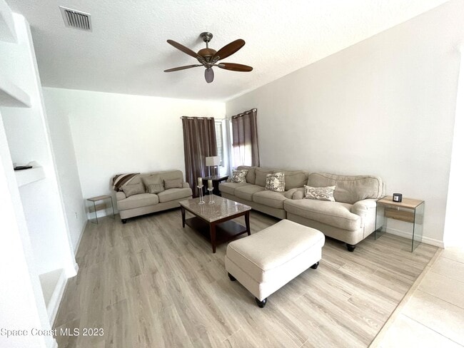 Building Photo - 1896 Windbrook Dr