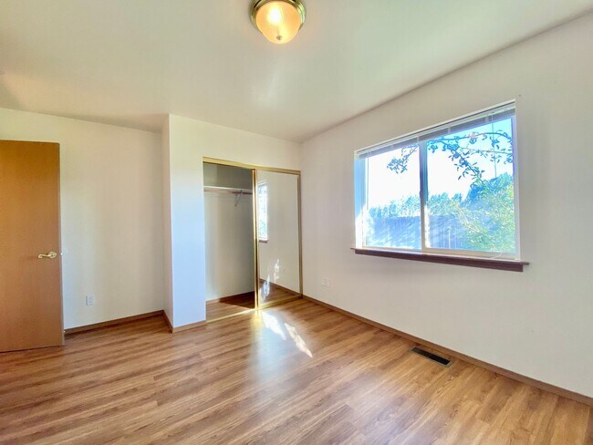 Building Photo - 809/811 Jamie Drive