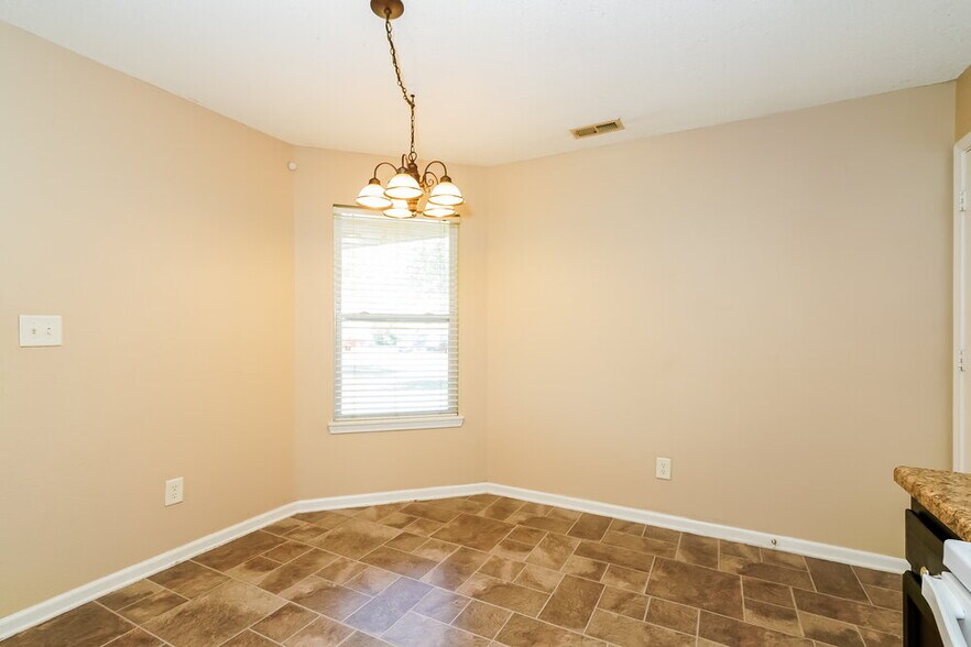Building Photo - 7621 Blue Willow Dr