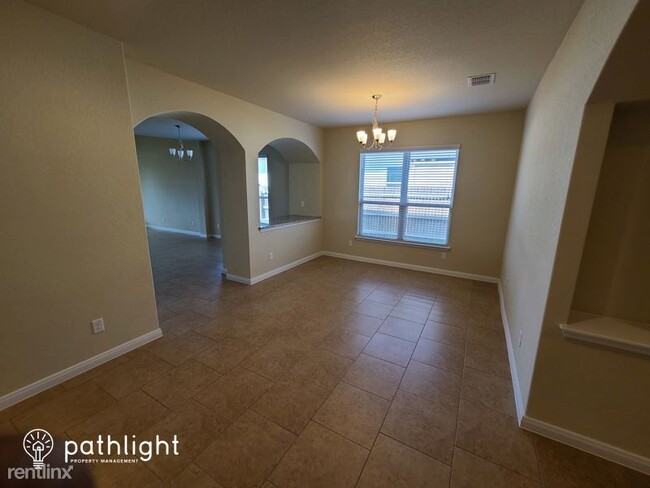 Building Photo - 5 br, 3.5 bath House - 4544 Meadow Green UNIT