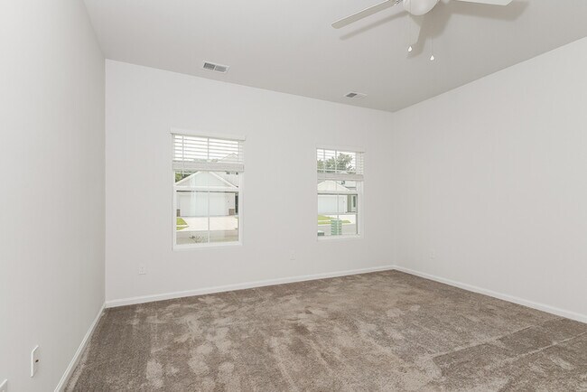 Building Photo - Beautiful Three Bedroom in Regal Farms