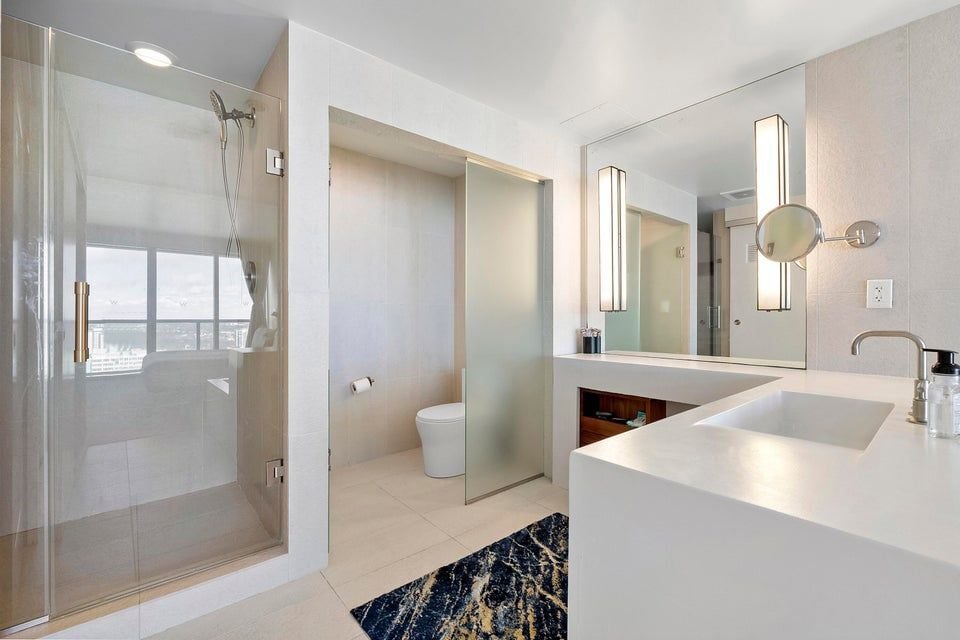 Building Photo - 3101 Bayshore Dr