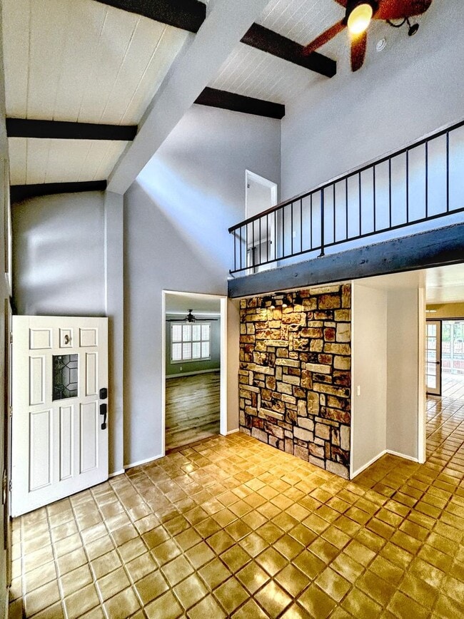 Building Photo - 3 Bed & 2.5 Bath House in Fallbrook, CA / ...