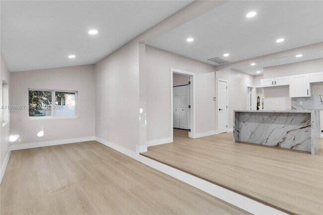 Building Photo - 559 NW 2nd St