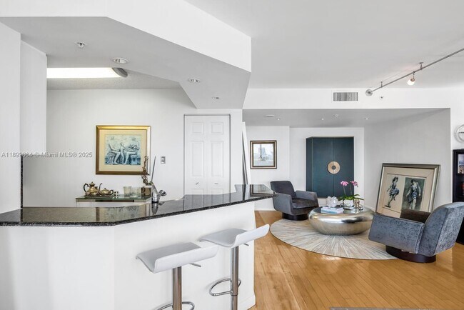 Building Photo - 1900 Sunset Harbour Dr