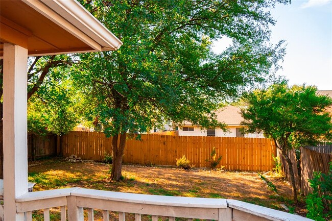 Building Photo - 15224 Sarah's Creek Dr