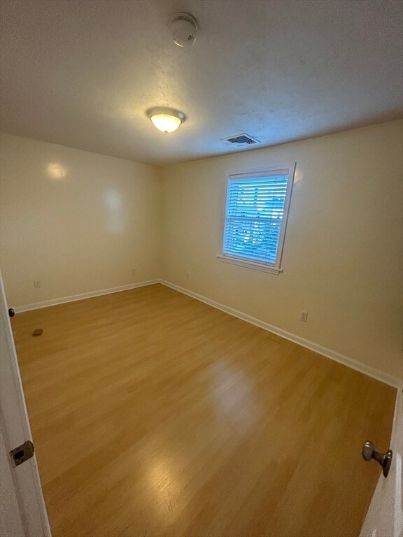 Building Photo - 36 Hunting St