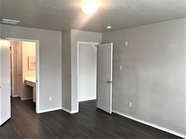 Building Photo - 9530 Belleclarie Ln
