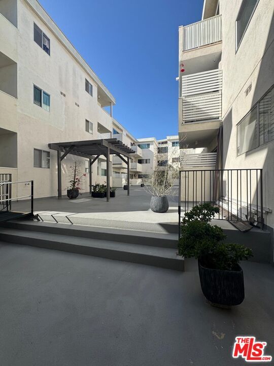 Building Photo - 960 Larrabee St