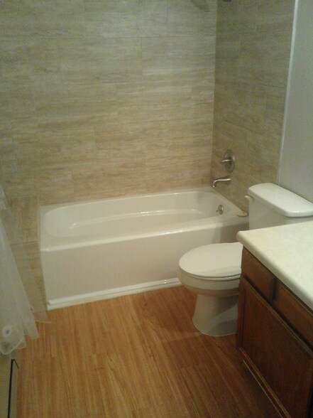 Building Photo - 2509 Wheeler Ave