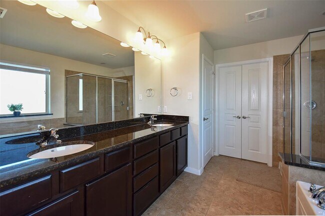 Building Photo - 6427 Addlestone Ridge Ln