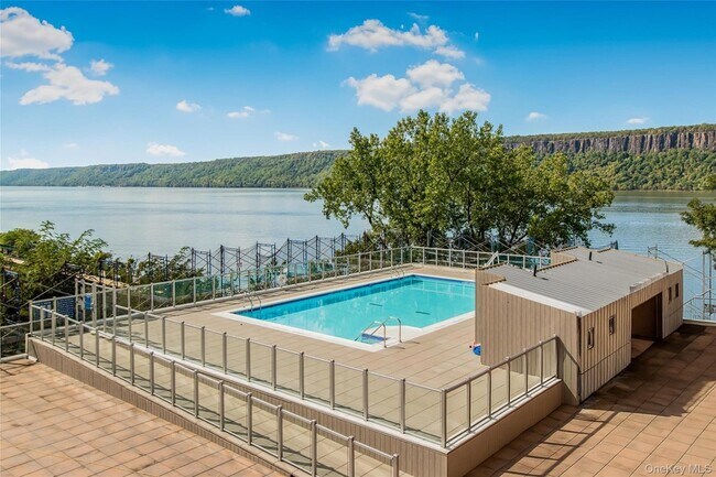 Building Photo - 1155 Warburton Ave