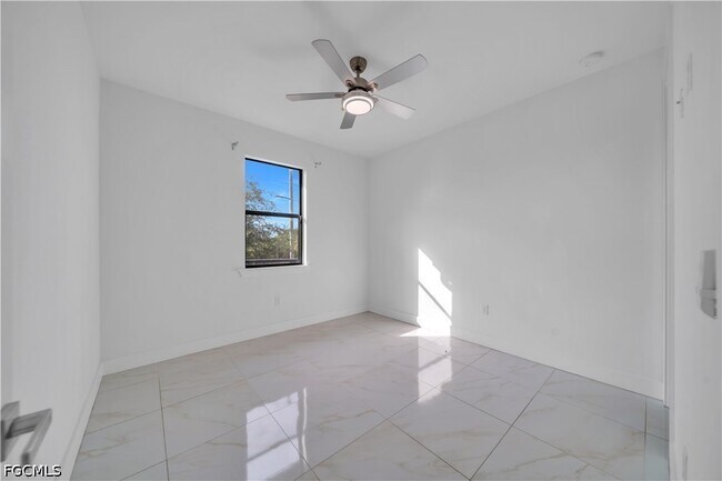 Building Photo - 24 Chiquita Blvd S