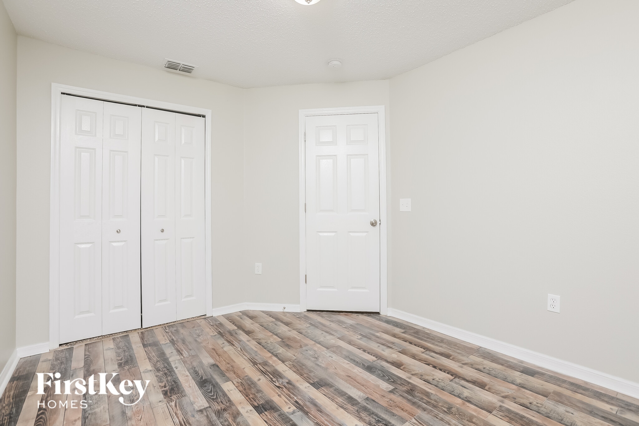Building Photo - 662 Armadillo Dr