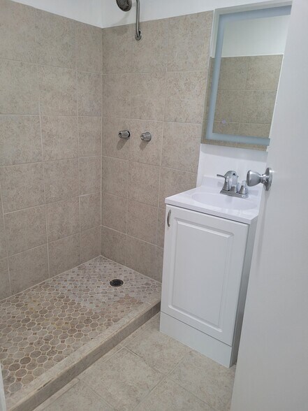 Building Photo - 14223 Carl St