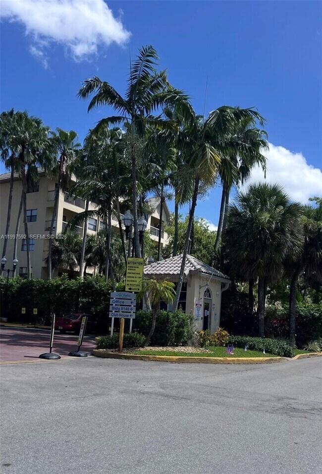 Building Photo - 8353 Lake Dr