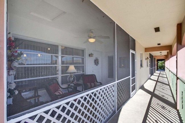 Building Photo - 100 SE 6th Ave