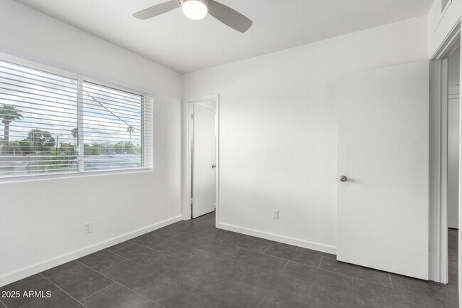 Building Photo - 749 E Montebello Ave