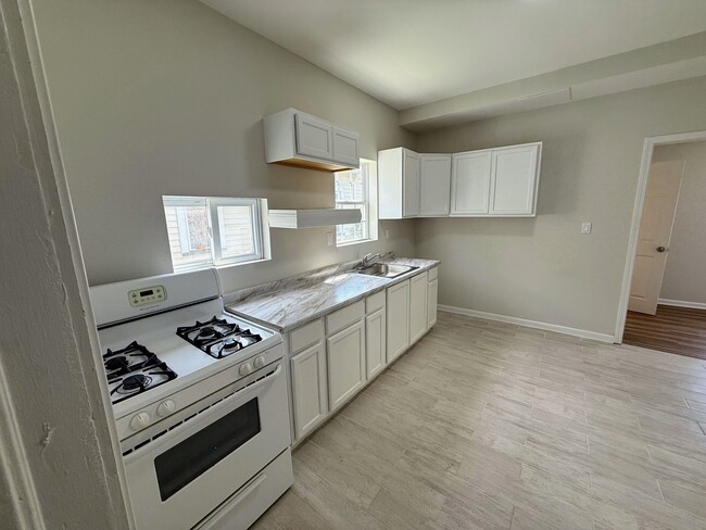 Building Photo - 3420 W 49th St