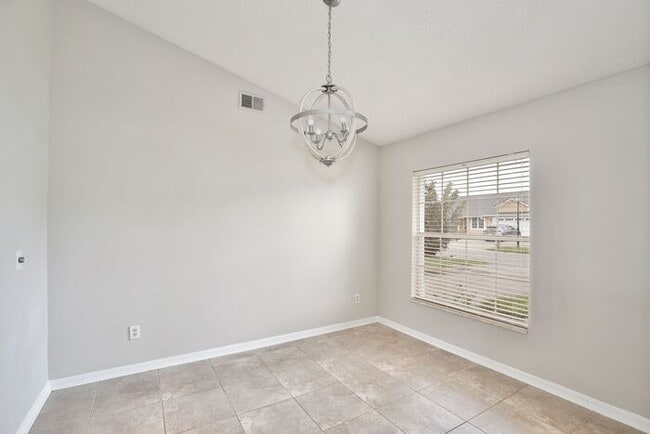 Building Photo - Stunning 3/2 Home with a Spacious 2 Car Garage in the sought-after Royal Manor Estates - Orlando!