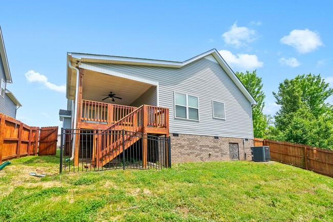 Building Photo - Pet Friendly Three Bedroom with Bonus!