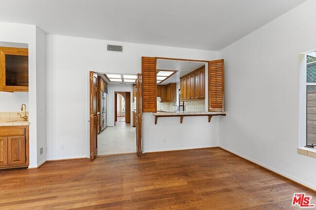 Building Photo - 253 15th St