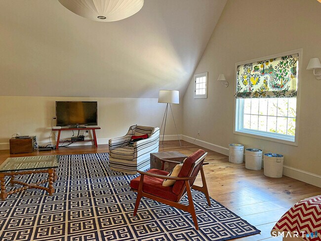 Building Photo - 85 Gellert Rd