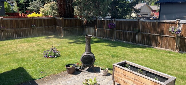 Building Photo - Single level home in Foxborough!