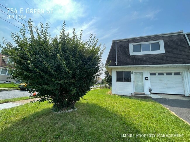 Primary Photo - 754 E Green St