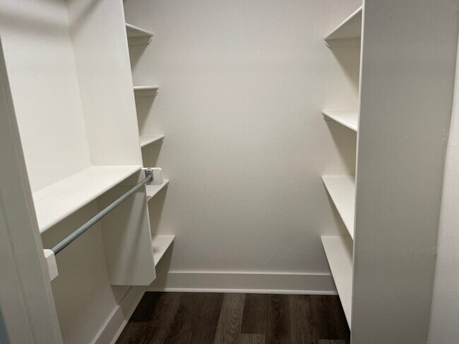 Building Photo - Totally remodeled 2 bedroom 2 Bath Home Ne...