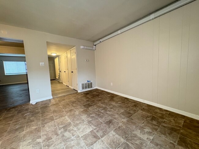 Building Photo - 813 S Grosvenor Ct