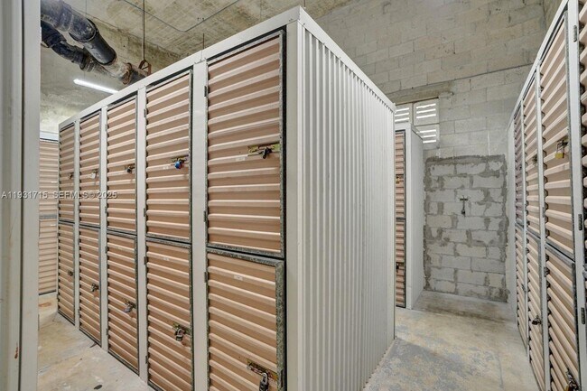 Building Photo - 1228 West Ave