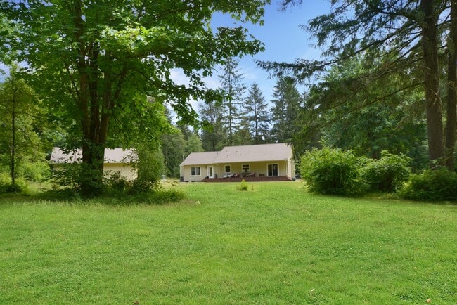 Building Photo - Spacious Custom home on 7.7 Acres ****COMI...