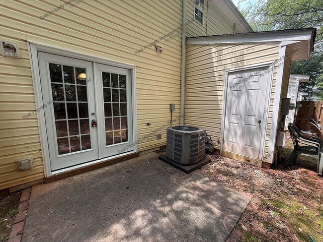 Building Photo - 2 Sidney Marie Ct