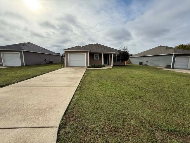 Building Photo - Three Bedroom Two Bath - Foley