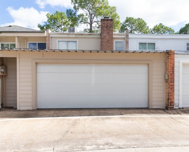 Building Photo - 1404 Walnut Bend Ln