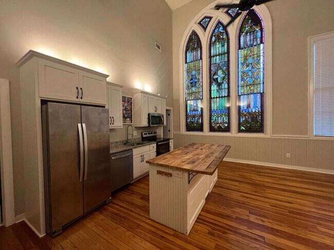 Building Photo - 104 Spring St