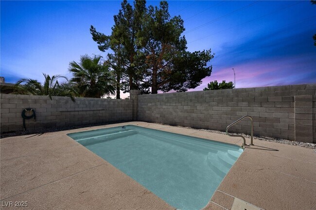 Building Photo - 3641 Yorba Linda Dr