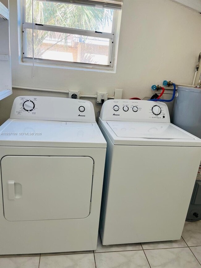 Building Photo - 5654 NE 5th Ave