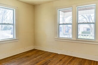 Building Photo - Spacious 2 bedroom 2 bath house